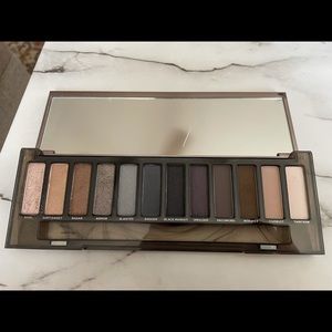 Urban Decay Naked Smoky palette